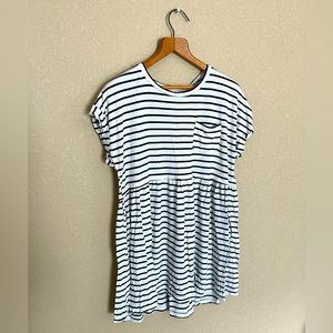 Lightweight striped maternity tee.